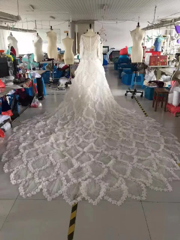 Women's Wedding Apparel Special Offers Siaoryne WD011 Luxury wedding Dress with Crystal Heavy Beading Long Sleeves Bridal Gown Women's Wedding Apparel Special Offers Siaoryne WD011 Luxury wedding Dress with Crystal Heavy Beading Long Sleeves Bridal Gown