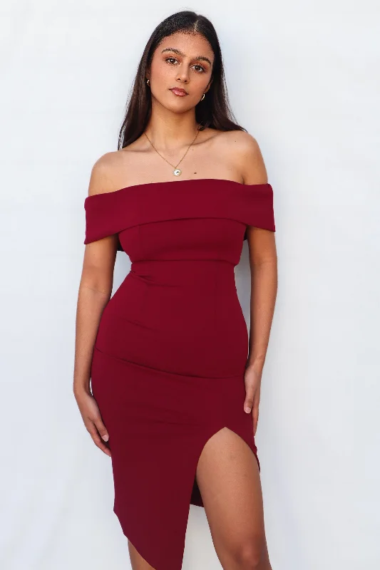 Women's Seasonal Attire Classic Modern Offers Femme Fatale Dress - Wine
