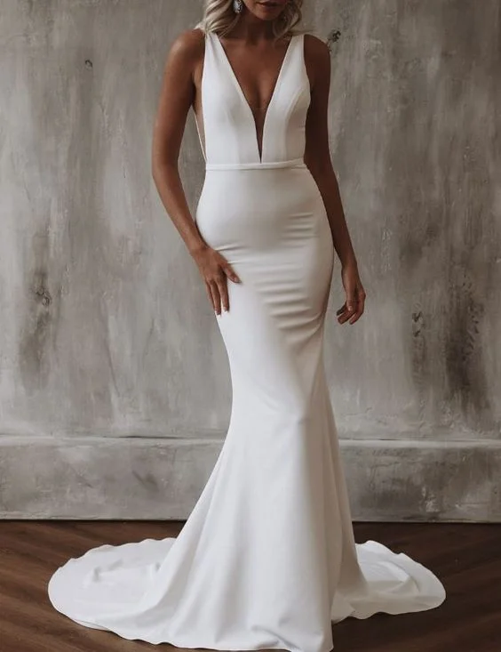 Women's High-Fashion Outfit New Season Fashion Preview Sexy Low V-neckline Fitted Wedding Dress