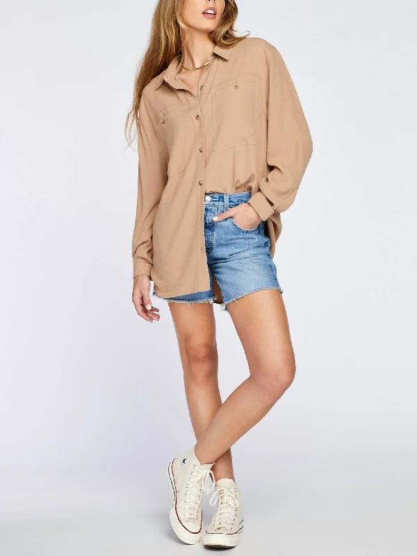 Chic Styles Orbison Top In Sand