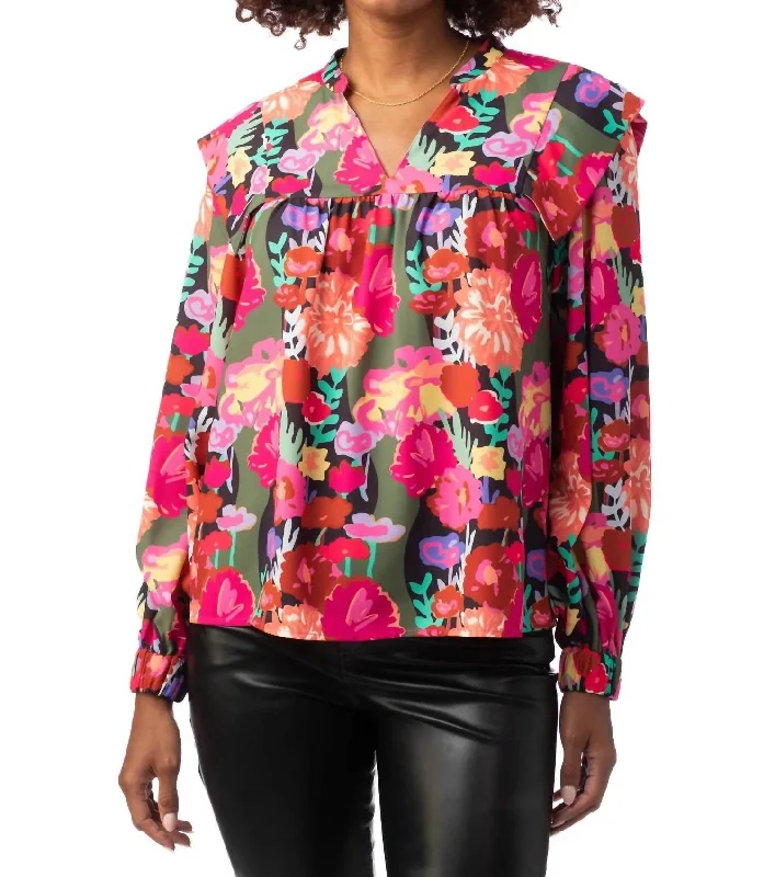 Chic Trends Unveiled Gaines Top In Floral Forest