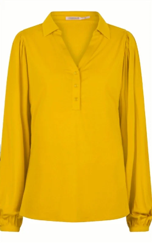 Browse Our Top Products Model Top V-Neck In Yellow