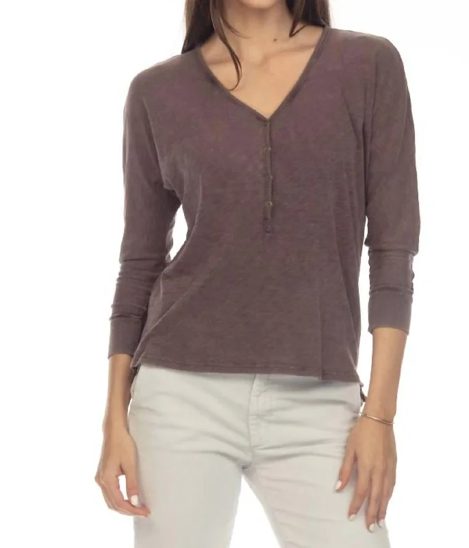 Timeless Style Promotions Wynn Three Quarter Sleeve Henley Top In Java