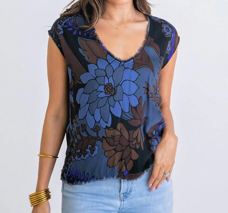 Forward Trendsetter Floral Scoop Top In Blue Floral